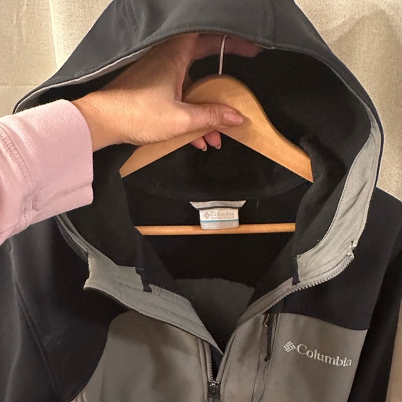 Like New - Men's Thunder River Hooded Softshell - Small - Picture 3 of 5